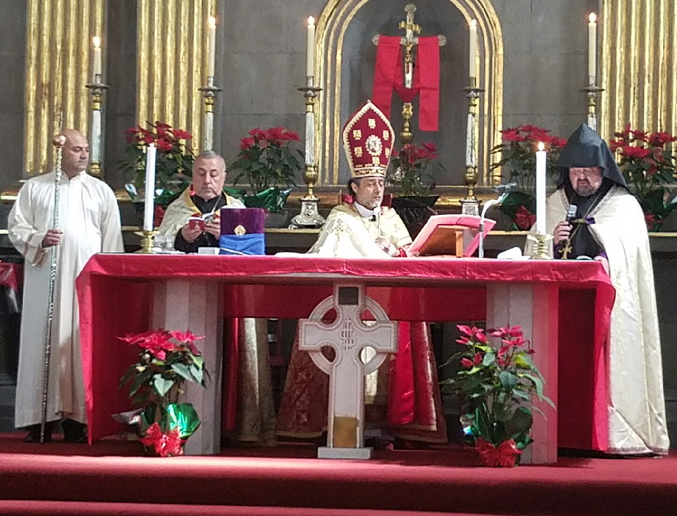 Primate Pays Pastoral Visit to Armenian-Mexican Community