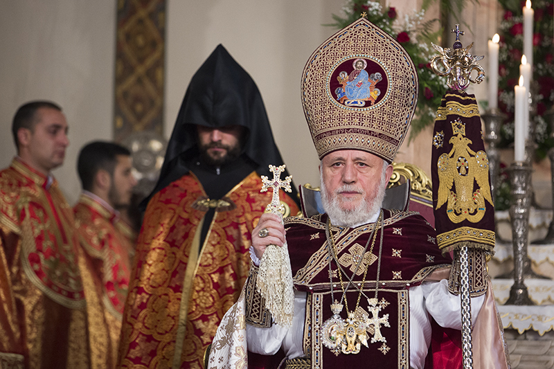 Մայր Աթոռ Սուրբ Էջմիածնում մեծ հանդիսաւորութեամբ նշուեց Սուրբ Յարութեան տոնը