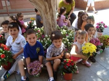 Fr. Manoug Markarian Attends Narek Armenian School’s Easter Presentation