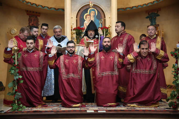 Primate Pays Pastoral Visit to St. Apkar Armenian Church – Ordains Altar Servers