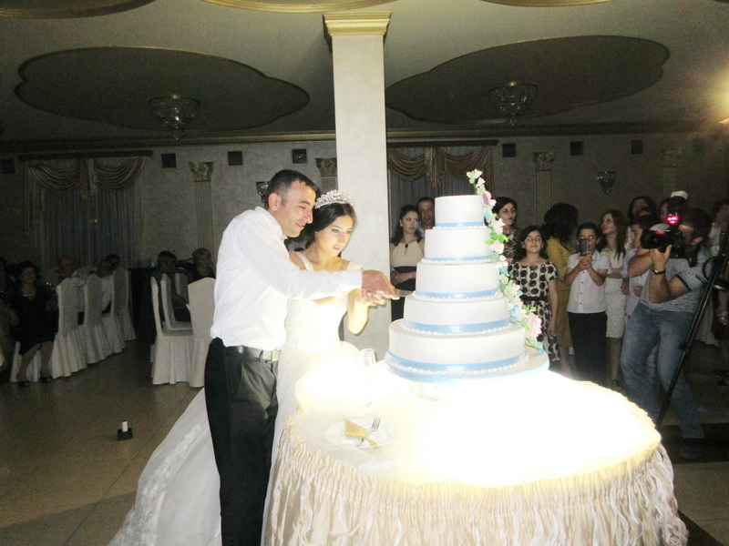 Mer Hooys Board Celebrates Wedding of Graduate and Artist Armine Arshakyan