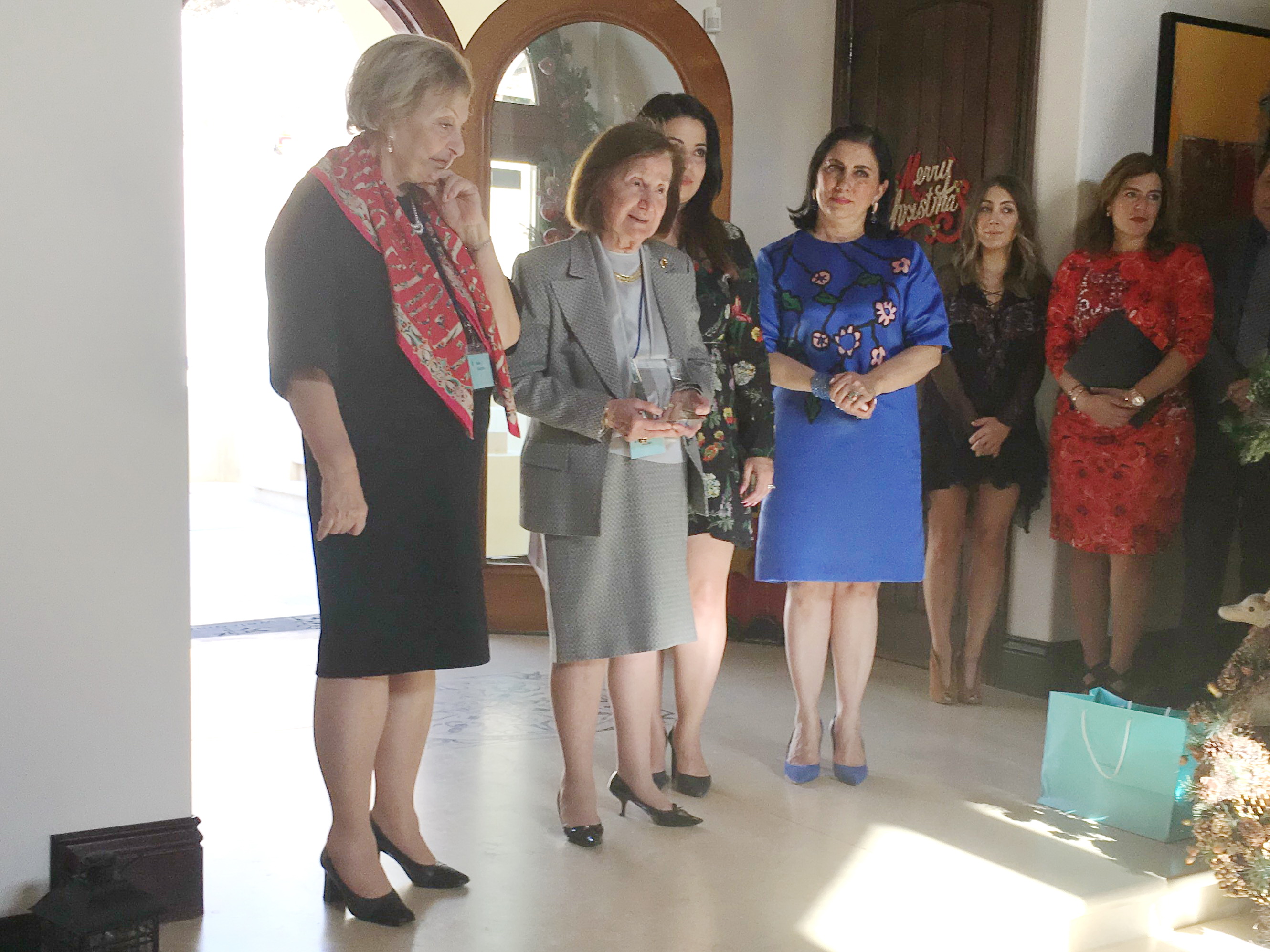 ՀԱՅ ԿԻՆ Կազմակերպությունը Պատվեց Տիկին Արշակուհի Դավթյանին