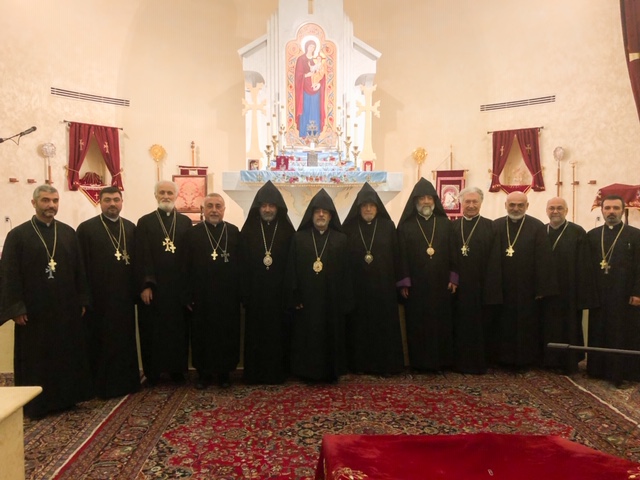 Ձեռնարկ Նուիրուած Արեւմտեան Թեմէն Ներս Ծառայող Հոգեւորականներու Ծննդեան եւ Քահանայական Ձեռնադրութեան եւ Օծման Տարեդարձներուն