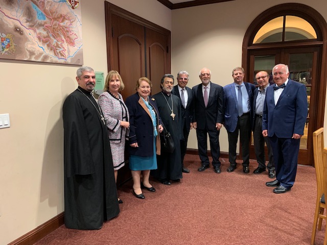 AUA Board of Trustees Gathers for Dinner in LA