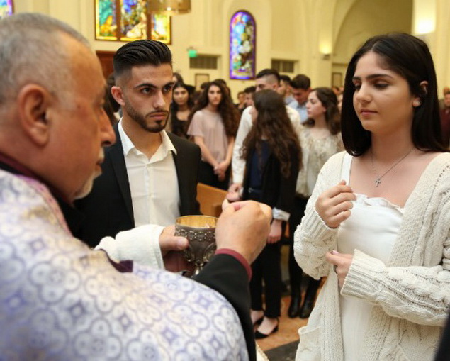 Western Diocese Welcomes Armenian School Graduates for Special Ceremony 