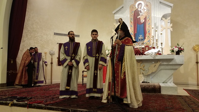 Primate Ordains Acolytes