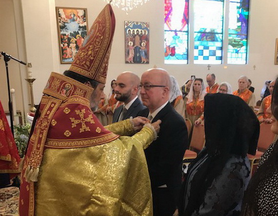 Primate Celebrates Divine Liturgy at St. Gregory the Illuminator Armenian Church of Pasadena – Presents St. Nersess Shnorhali Medal of Honor and Pontifical Encyclical to Mr. Avedis Markarian