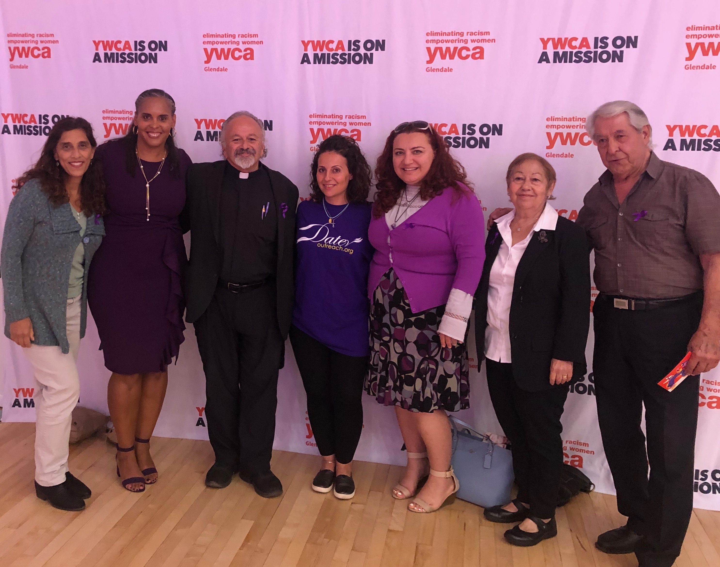 Glendale YWCA Hosts Annual Candle Light Vigil and Purple Tie Awards