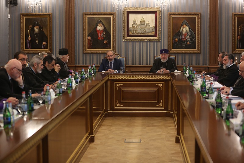 Մայր Աթոռ Սուրբ Էջմիածնում ՀՀ վարչապետը հանդիպում ունեցաւ Գերագոյն հոգեւոր խորհրդի անդամների հետ