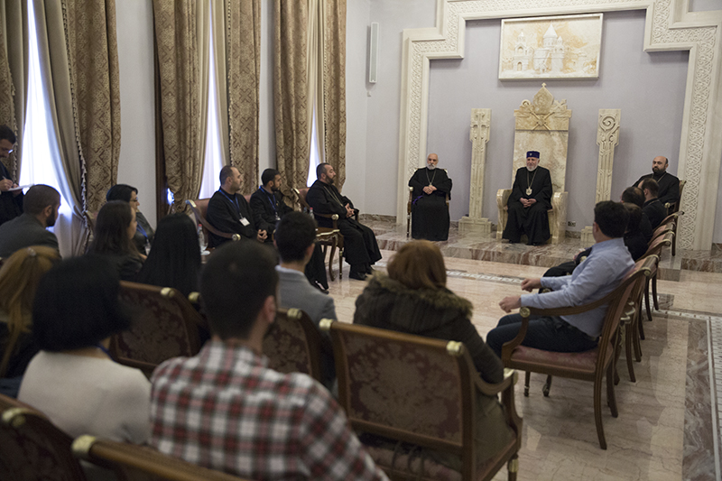 Ամենայն Հայոց Կաթողիկոսն ընդունեց Հայաստանեայց Առաքելական Սուրբ Եկեղեցու թեմերի երիտասարդական միութիւնների ատենապետներին