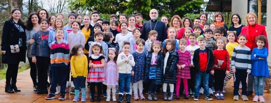 Տոնական տրամադրություն Սիաթըլի Սուրբ Հարություն եկեղեցու վարժարանում