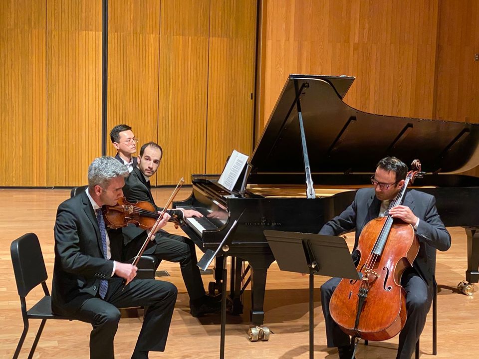 Mer Hooys Holds Fundraising Concert