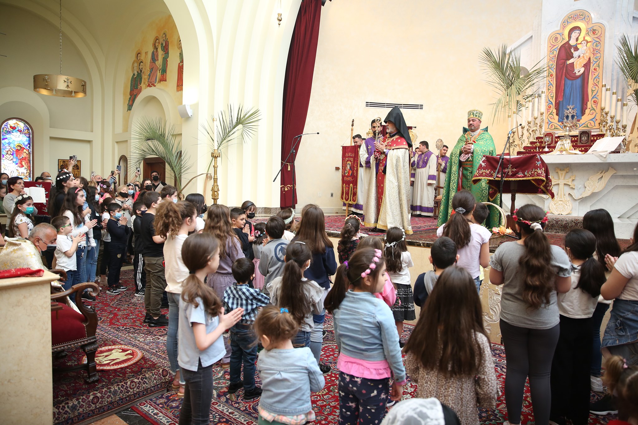 Ծաղկազարդի եւ Դռնբացէքի Սրբազան Արարողութիւնները Արեւմտեան Թեմէն ներս